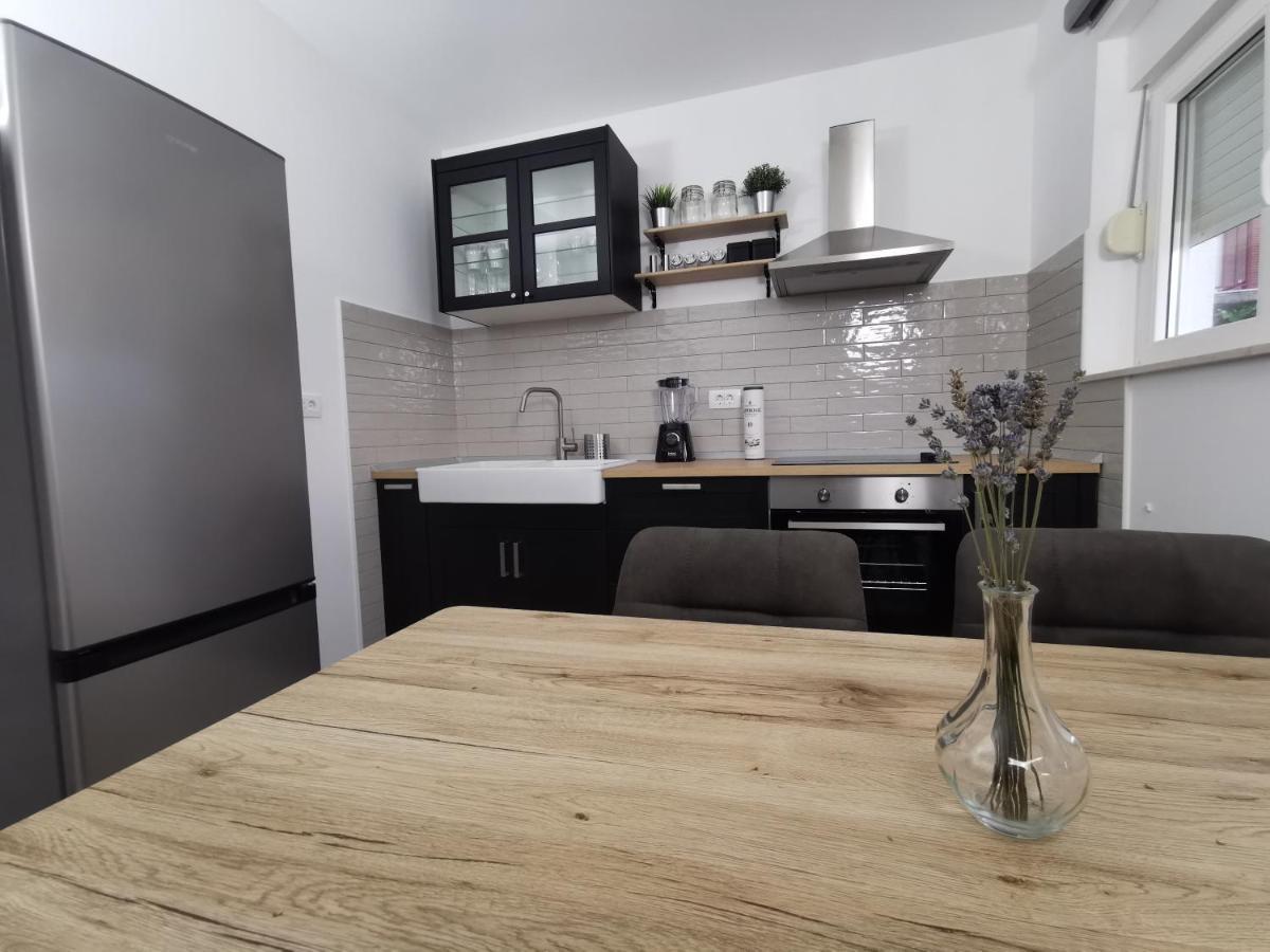 Mala Plaza Apartma Podaca